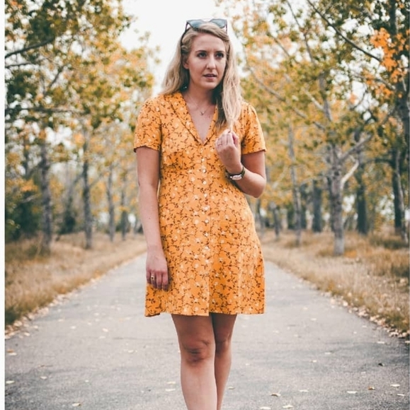 🌾🌻Yellow Floral Dress🌻🌾 - Picture 1 of 5